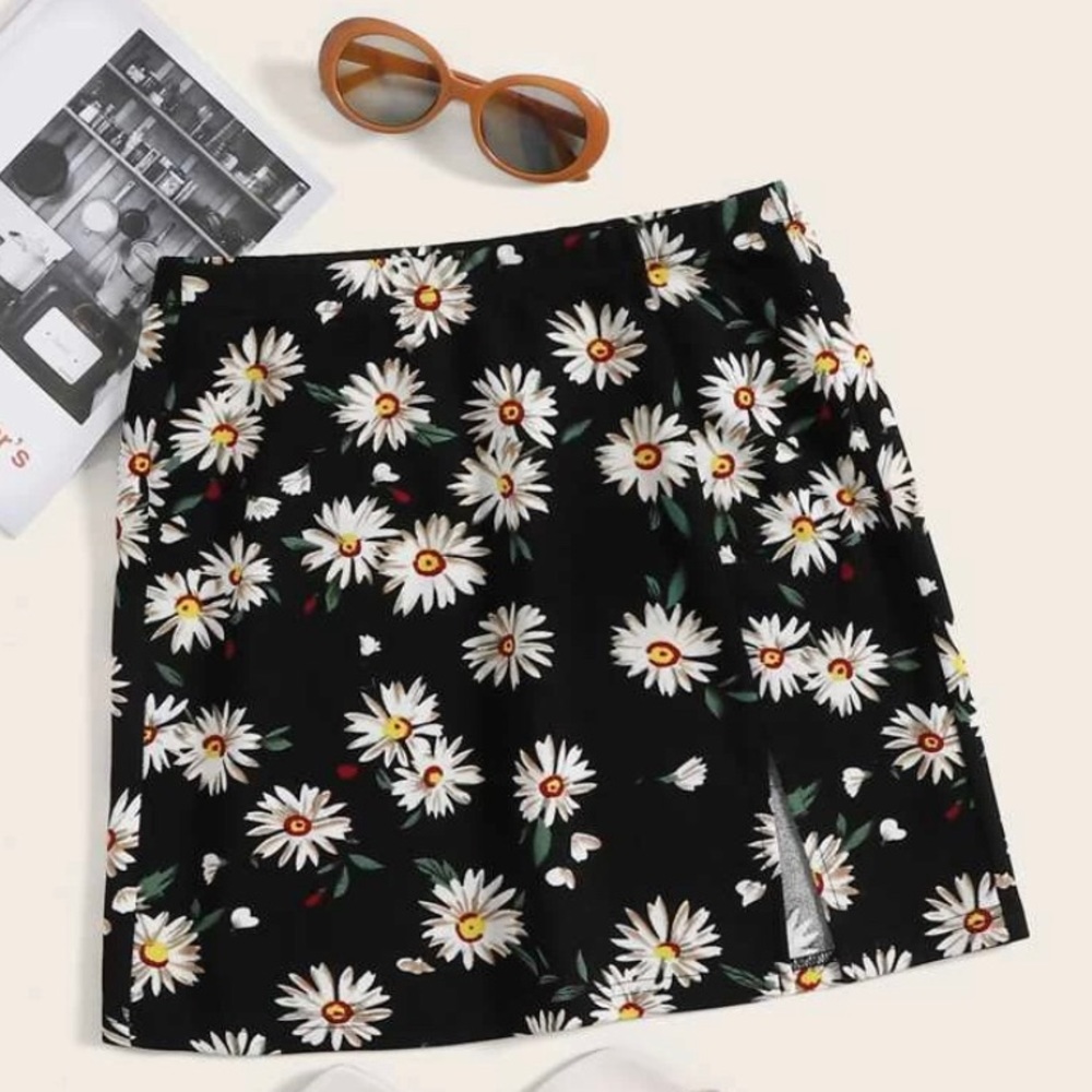 Daisy Print Split Hem Skirt L NWT